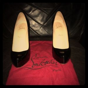 Authentic sz 39 Christian Louboutin Rolando Heels